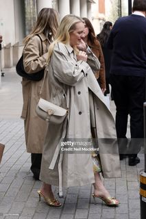 Elisabeth Moss feet photo 1