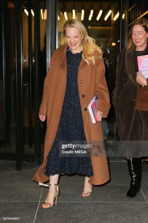 Elisabeth Moss feet photo 12
