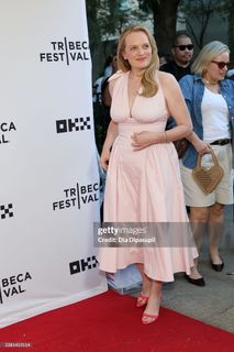 Elisabeth Moss feet photo 9