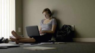 Elisabeth Moss feet photo thumbnail