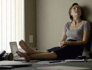 Elisabeth Moss feet photo thumbnail