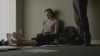 Elisabeth Moss feet photo thumbnail