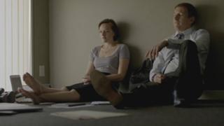 Elisabeth Moss feet photo thumbnail