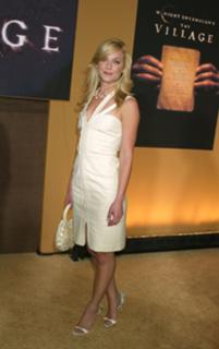 Elisabeth Röhm feet photo thumbnail