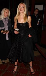Elisabeth Röhm feet photo thumbnail