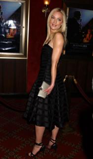 Elisabeth Röhm feet photo thumbnail