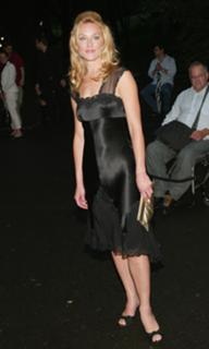 Elisabeth Röhm feet photo thumbnail