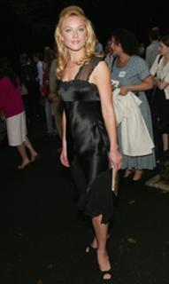 Elisabeth Röhm feet photo thumbnail