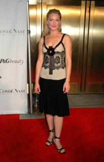 Elisabeth Röhm feet photo thumbnail