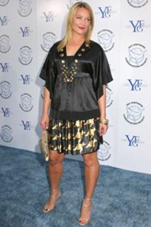 Elisabeth Röhm feet photo thumbnail