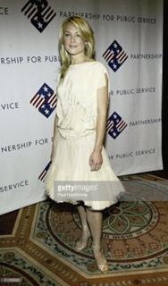 Elisabeth Röhm feet photo thumbnail