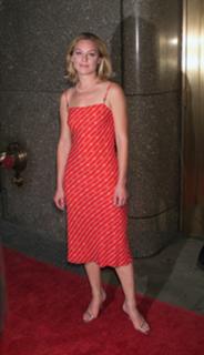 Elisabeth Röhm feet photo thumbnail