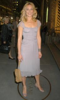 Elisabeth Röhm feet photo thumbnail
