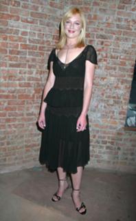Elisabeth Röhm feet photo thumbnail