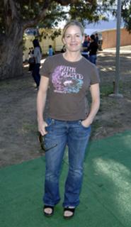 Elisabeth Shue feet photo thumbnail