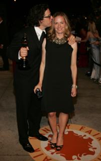 Elisabeth Shue feet photo thumbnail