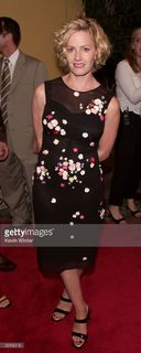 Elisabeth Shue feet photo thumbnail