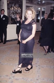 Elisabeth Shue feet photo thumbnail