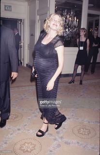 Elisabeth Shue feet photo thumbnail