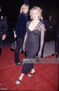 Elisabeth Shue feet photo thumbnail