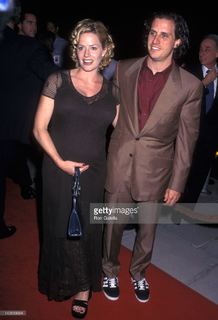 Elisabeth Shue feet photo thumbnail