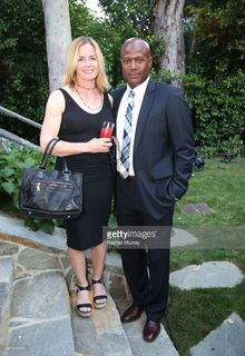 Elisabeth Shue feet photo thumbnail