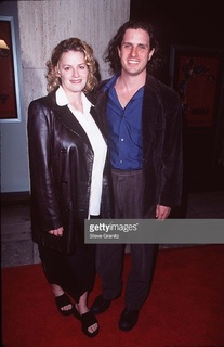 Elisabeth Shue feet photo thumbnail