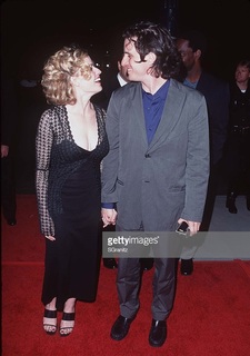 Elisabeth Shue feet photo thumbnail
