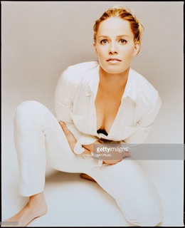 Elisabeth Shue feet photo thumbnail