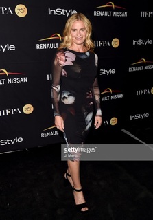 Elisabeth Shue feet photo thumbnail