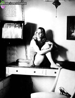 Elisabeth Shue feet photo thumbnail