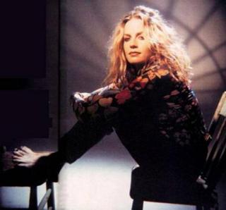 Elisabeth Shue feet photo thumbnail