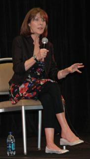 Elisabeth Sladen feet photo 11