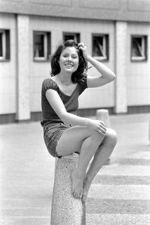 Elisabeth Sladen feet photo 5