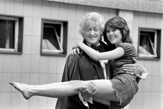 Elisabeth Sladen feet photo 1