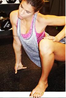 Elisabetta Canalis feet photo thumbnail