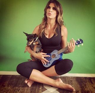 Elisabetta Canalis feet photo thumbnail