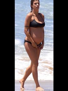 Elisabetta Canalis feet photo thumbnail