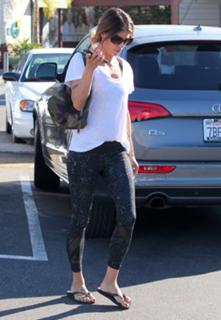 Elisabetta Canalis feet photo thumbnail