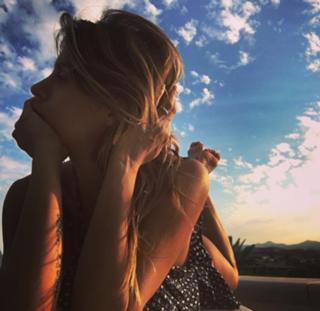 Elisabetta Canalis feet photo thumbnail