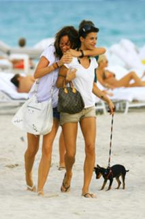 Elisabetta Canalis feet photo thumbnail