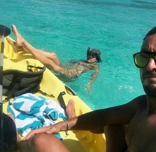 Elisabetta Canalis feet photo thumbnail