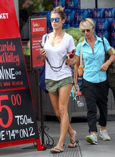 Elisabetta Canalis feet photo thumbnail