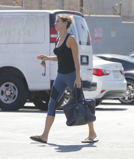 Elisabetta Canalis feet photo thumbnail