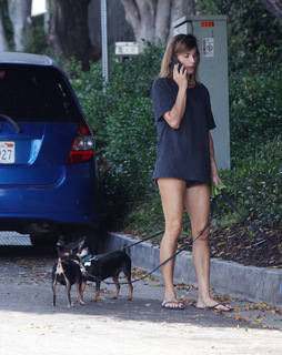 Elisabetta Canalis feet photo thumbnail