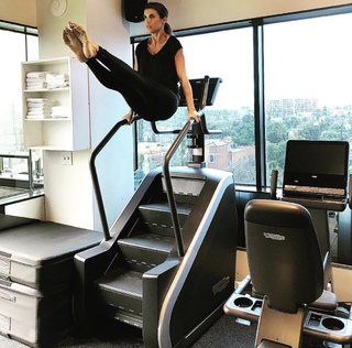 Elisabetta Canalis feet photo thumbnail