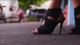Elisabetta Canalis feet photo thumbnail