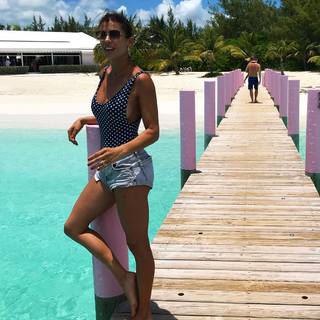Elisabetta Canalis feet photo thumbnail