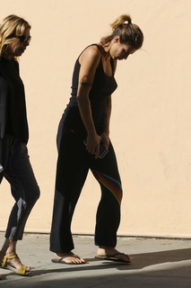 Elisabetta Canalis feet photo thumbnail