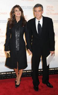 Elisabetta Canalis feet photo thumbnail